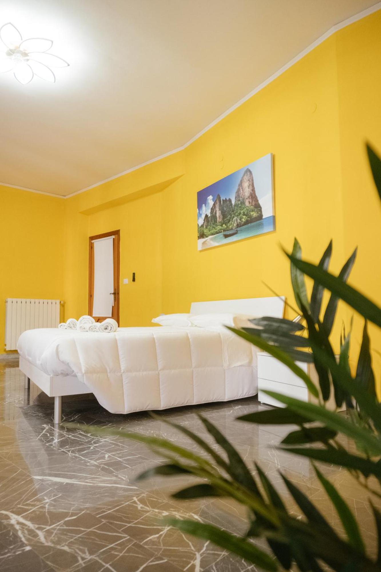 Domus Aurea Relax Room Salerno Esterno foto