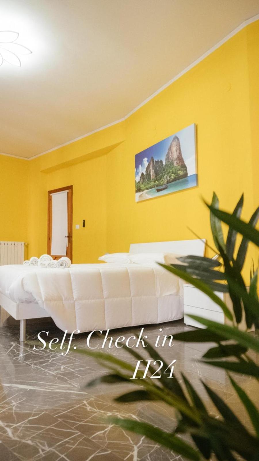 Domus Aurea Relax Room Salerno Esterno foto